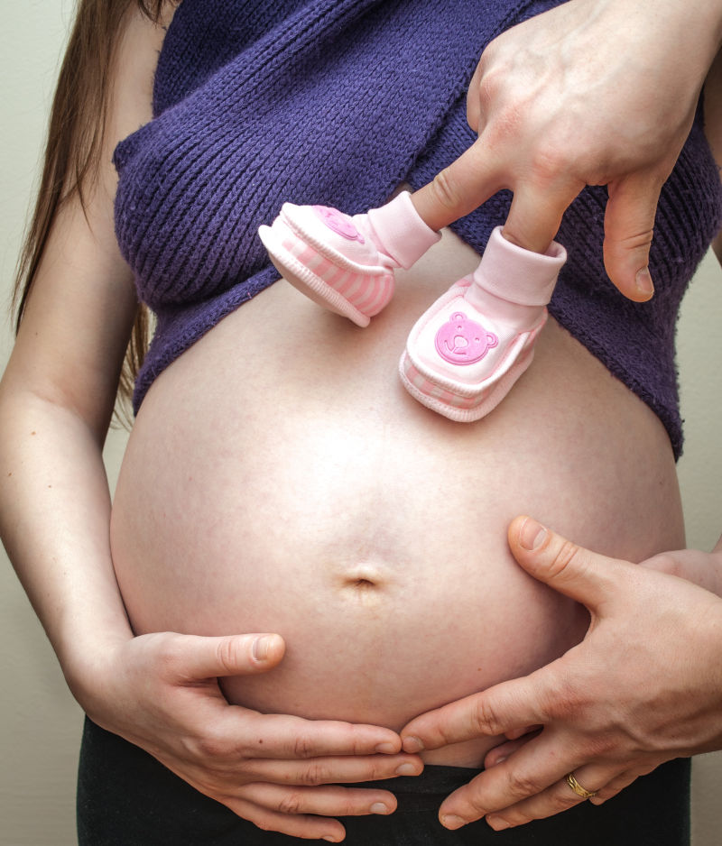 simple & easy do it yourself maternity photo shoot at home #diymaterni... | diy  maternity photoshoot at home | TikTok
