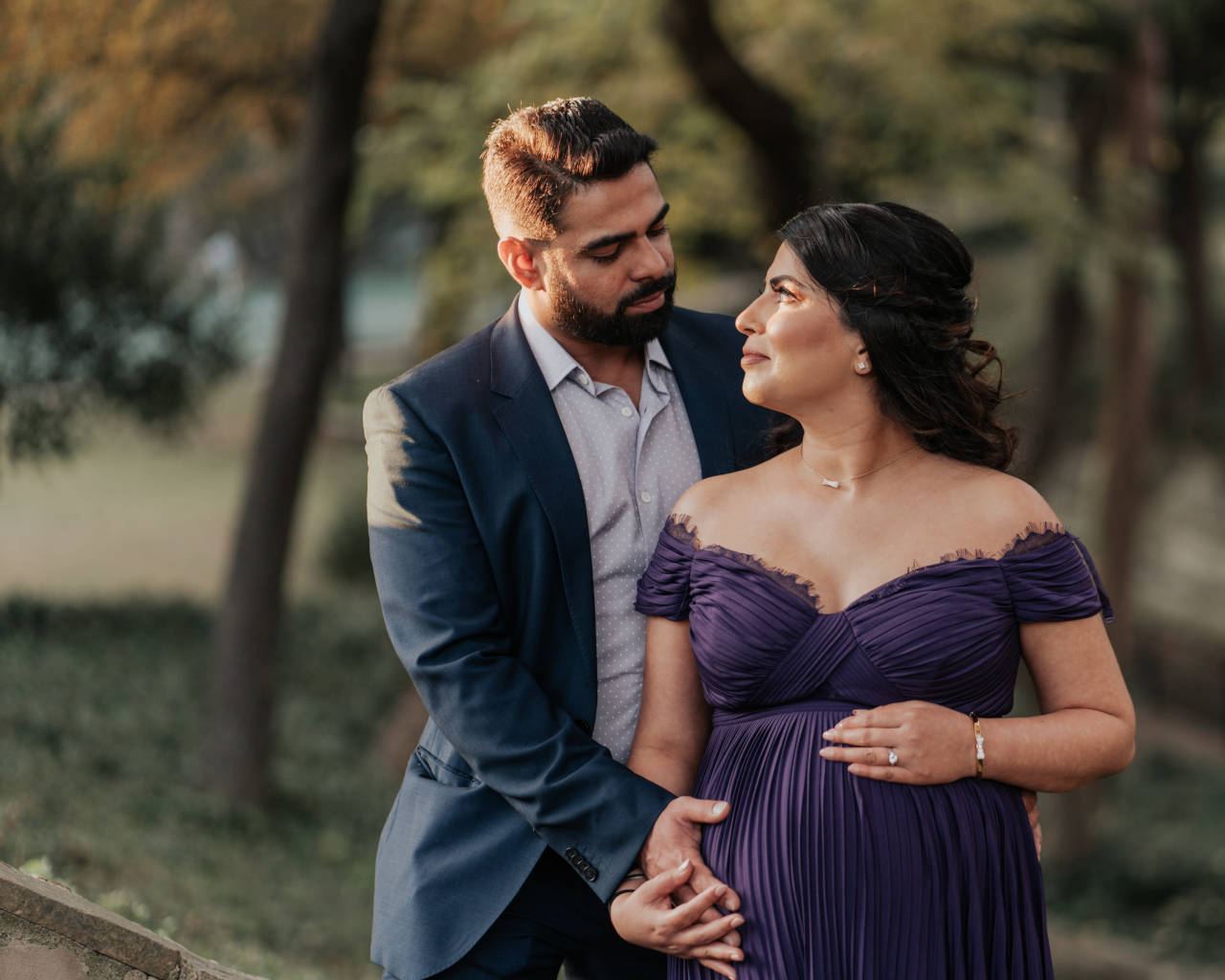 How to Do a Maternity Photoshoot – Plan, Choose the Right Poses, and Get  the Whole Family Involved | Learn Photography by Zoner Photo Studio