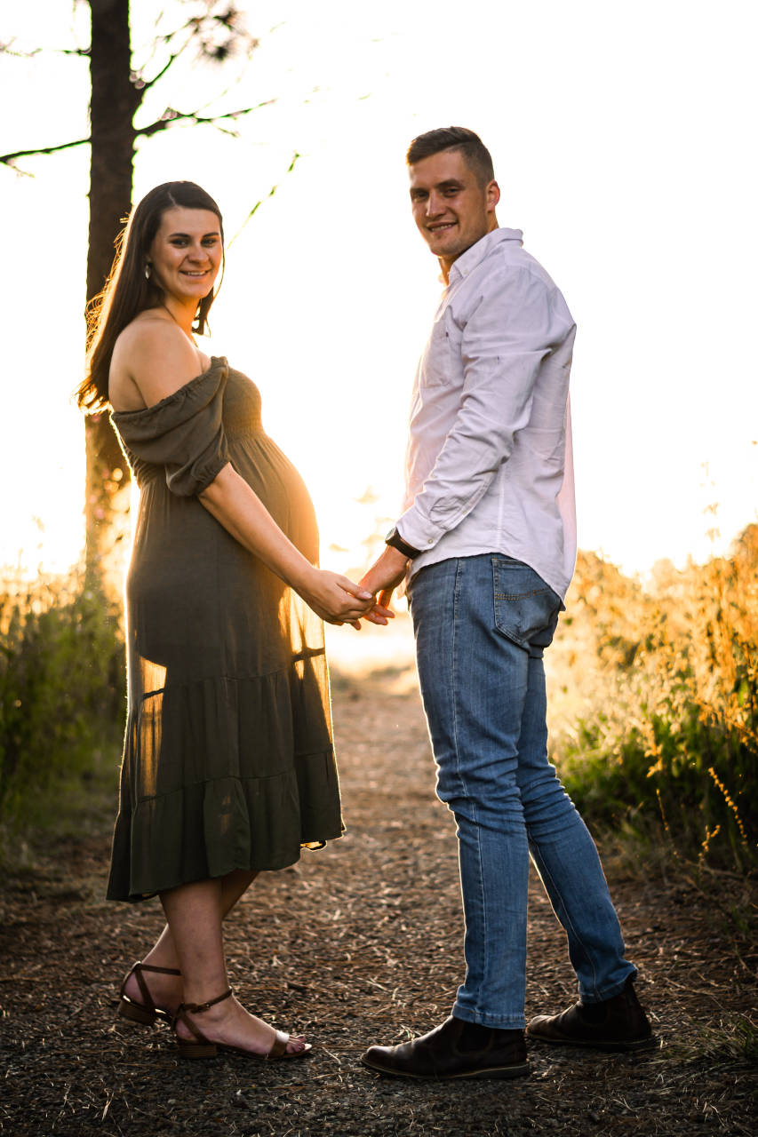 15 Couple Maternity Photoshoot Ideas, Poses, and Tips