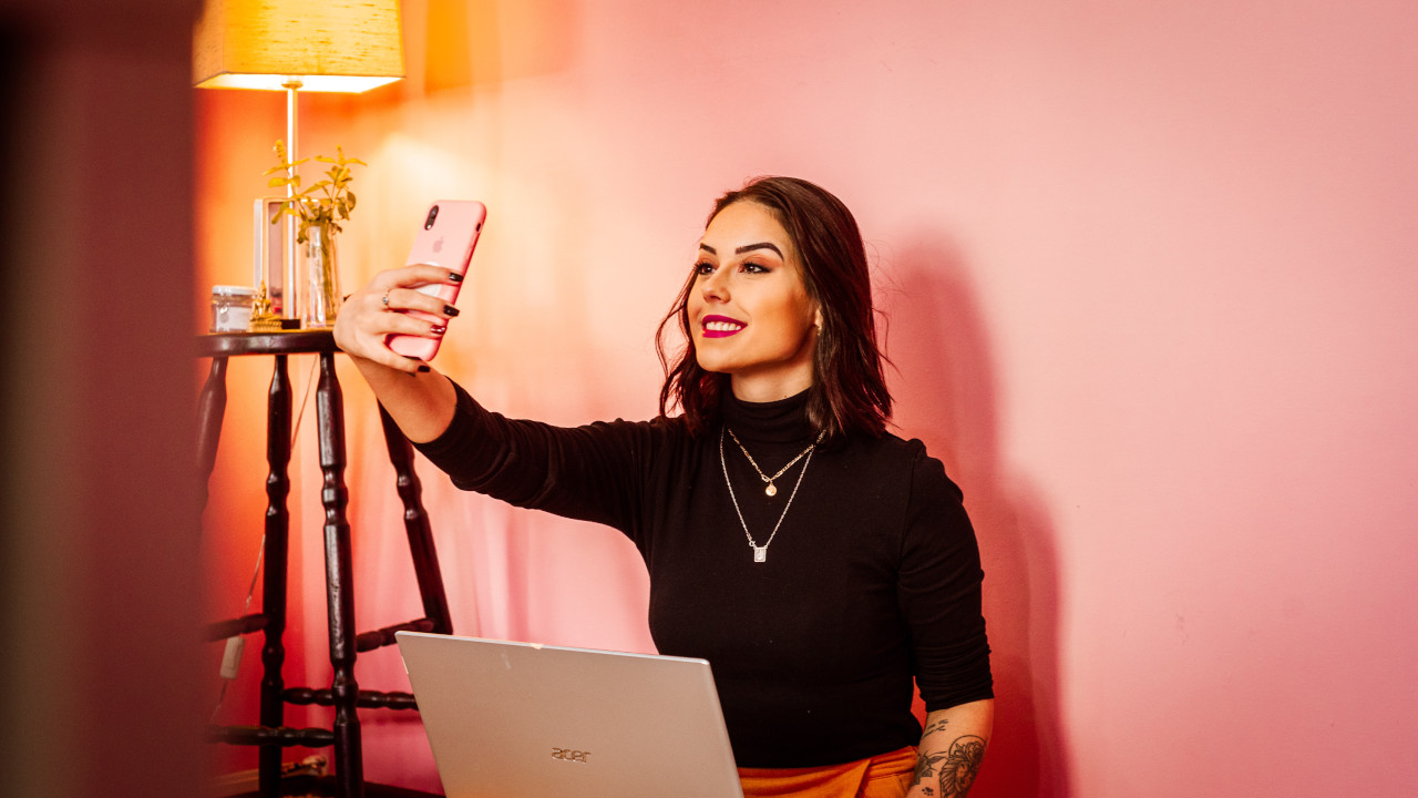 Here's what your selfie style reveals about your personality | The Times of  India